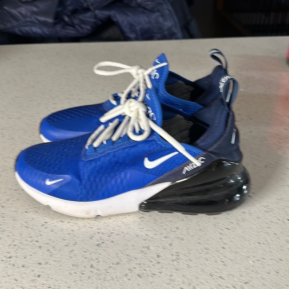Nike blue air max 270